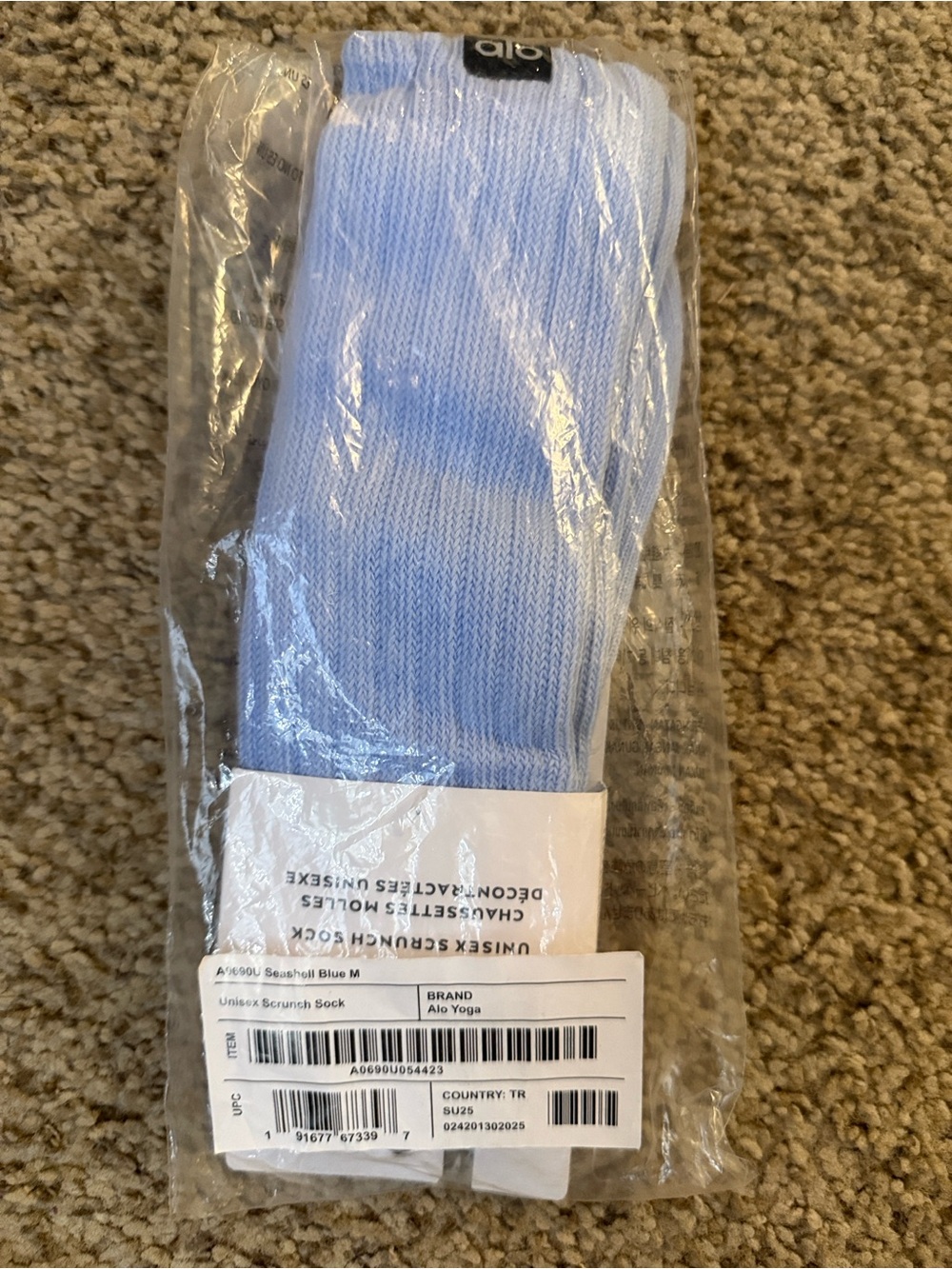 Alo Yoga Seashell blue Scrunchy Socks Size Medium NWT Sold Out Color!
